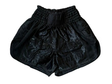 Charger l'image dans la galerie, Shorts de Muay Thai F4P Pro - Édition Blackout
